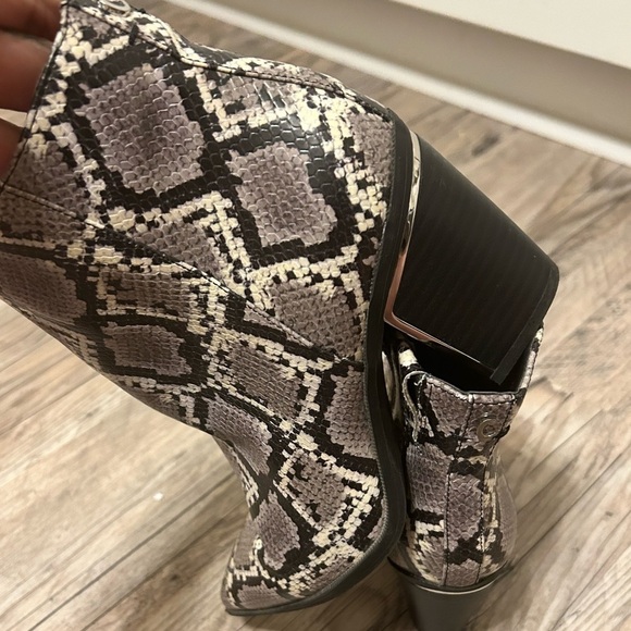 Circus by Sam Edelman Women's Grey and Black Boots - Picture 7 of 8